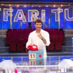 Affari Tuoi: il programma si allunga fino a luglio per contrastare la concorrenza