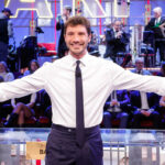 Affari Tuoi Speciale: ospiti e performance musicali per una serata di intrattenimento su Rai 1