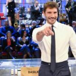 Affari tuoi speciale: una serata di intrattenimento con ospiti e musica su Rai 1