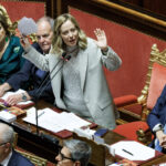 Camera dei deputati: il premier Meloni affronta le opposizioni in un clima di tensione