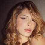 Carly Tommasini: la modella e attivista transgender pronta a conquistare l’Isola dei famosi 2025