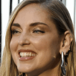 Chiara Ferragni in tensione con un inviato di Pomeriggio 5 durante un evento a Roma