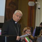 Consiglio comunale straordinario a Bergamo per commemorare Papa Francesco e riflessioni sulla violenza giovanile
