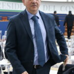 Fazzolari critica il formato ristretto per l’Ucraina: “Non ha senso e divide l’Occidente”