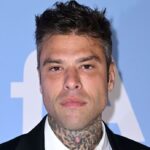 Fedez infiamma Radio Italia Live: frecciate e rivelazioni sul palco di Milano
