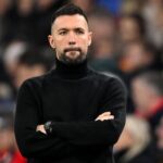 Francesco Farioli lascia l’Ajax dopo una stagione deludente: futuro incerto tra Roma e Premier League