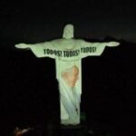 Il Cristo Redentore di Rio de Janeiro omaggia Papa Francesco con un’illuminazione speciale