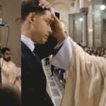 Il nuovo Papa Leone XIV: la sorpresa di un cardinale amato da Roma e dalle famiglie vip