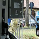 Incidente a Roma: uomo gravemente ustionato dopo esplosione di un Suv in una stazione di servizio