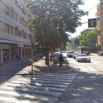Incidente stradale a Bologna: ciclista in prognosi riservata dopo scontro con un camion