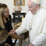 La relazione tra Giorgia Meloni e la Chiesa: un’alleanza politica in evoluzione