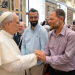 Leone XIV promuove la pace in Vaticano con movimenti e associazioni: un incontro significativo