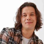 Michele Basile: il comico che racconta la contemporaneità con le sue maschere