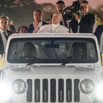 Papa Francesco dona la papamobile alla Caritas di Gerusalemme per aiutare i bambini di Gaza