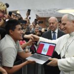 Papa Francesco invita alla pace: un appello al dialogo tra i popoli in guerra