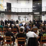 Papa Francesco visita il carcere di Regina Coeli: un gesto di speranza e solidarietà