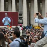 Papa Leone XIV canta il Regina Caeli: un nuovo inizio per il pontificato