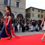 Piazza del Popolo si illumina con il Menga Fashion Show: moda e musica protagoniste della serata