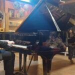 Prosa e musica si fondono nella hall d’arte di Maro Cristiani: un evento unico