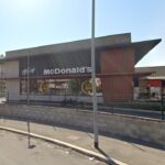 Rapina al McDonald’s di Tor Tre Teste: due banditi armati fuggono con 1500 euro