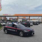 Rapina al distributore di benzina a Cecina: arrestato un 47enne dopo indagini rapide