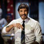 Stefano De Martino e Affari Tuoi: polemiche sul gioco d’azzardo e le dichiarazioni di Gasparri