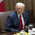 Trump celebra la nuova legge fiscale, ma i costi per gli americani sono elevati