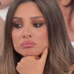 Uomini e Donne: nuove storie e colpi di scena nel dating show di Maria De Filippi