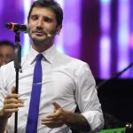 Affari Tuoi: Stefano De Martino annuncia un possibile addio alla conduzione del programma