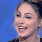Anna Tatangelo annuncia la gravidanza: il fratello elogia il nuovo compagno e critica Gigi D’Alessio