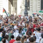 Flash mob musicale in piazza della Scala per la pace e Gaza: un’iniziativa di solidarietà