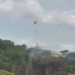 Incendio a Milano: donna di 48 anni si getta nel vuoto da un appartamento in fiamme