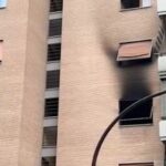 Incendio in condominio a Roma: evacuate venti persone dopo esplosione e fiamme altissime