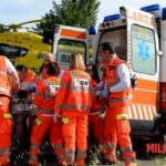 Incidente stradale a Caronno Pertusella: motociclista gravemente ferito in scontro con un’auto