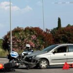 Incidente stradale a Salerno: auto e moto coinvolte, nessun ferito