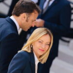 Meloni e Macron: un incontro tra opposti in un’Europa divisa