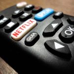 Netflix conquista il pubblico a maggio 2025 con la dark comedy ‘Sirens’ e altri successi