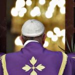 Papa Francesco e il suo impatto sulla comunità LGBTQ+: un ponte tra tradizione e inclusione