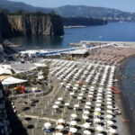Prenotazione obbligatoria per accedere alle spiagge di Meta: le nuove regole estive