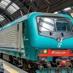 Rallentamenti significativi per i treni Roma-Napoli e Milano-Bologna: disagi in tutta Italia
