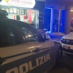 Rapina in centro a Latina: giovane armato di pistola minaccia un dipendente