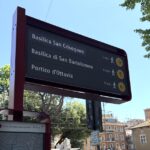 Roma, rimozione di cartelli turistici: polemiche e confusione amministrativa