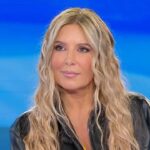 Selvaggia Lucarelli torna all’Isola dei Famosi: l’opinionista fa il suo ingresso nella puntata di stasera