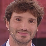 Stefano De Martino chiude la stagione di Affari Tuoi con numeri record e qualche critica sullo stile