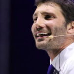 Stefano De Martino sorprende il pubblico di Affari Tuoi con un momento inaspettato