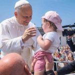 Un incontro indimenticabile: Papa Leone XIV abbraccia una bimba di Rosà durante il Giubileo dello Sport