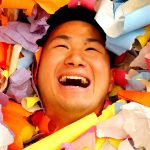 Yong Di Wang: il giovane non vedente che racconta la sua vita attraverso il teatro