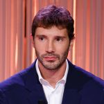 Affari Tuoi: il successo di Stefano De Martino e le polemiche sui premi vinti