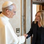 Giorgia Meloni incontra Papa Leone XIV: colloqui su pace e assistenza umanitaria