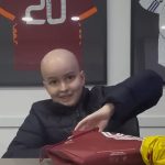 La Roma regala divise personalizzate a un ex portiere e a un giovane paziente oncologico